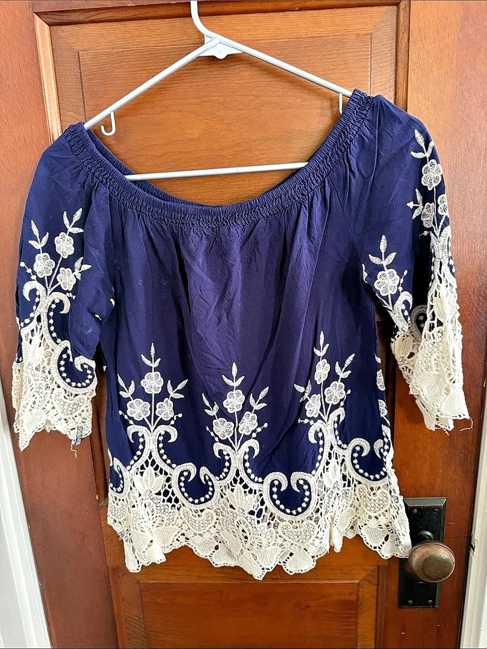 GeeGee Floral Lace Trim Blouse in Blue & White Size Small